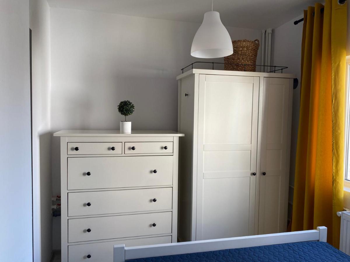 Evan Cozy Flat With Balcony & Parking, 13 September Boekarest Buitenkant foto
