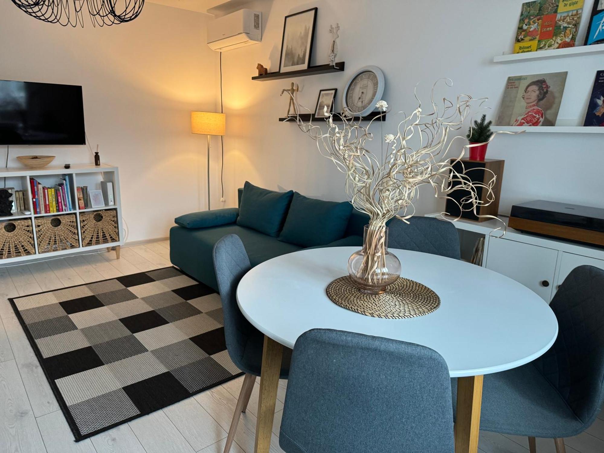 Evan Cozy Flat With Balcony & Parking, 13 September Boekarest Buitenkant foto